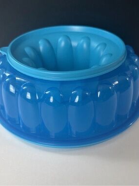 Tupperware Jel Ring Mold 1.5 L/ 6 Cups Shades Of Blue Jello Mold New Blue